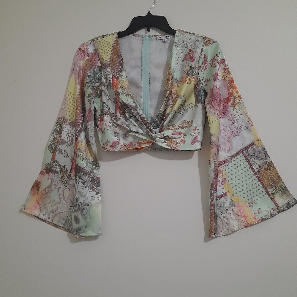 Fashion Nova Size M Long Flared Bell Sleeve Boho Festival Cropped Multicolor Top